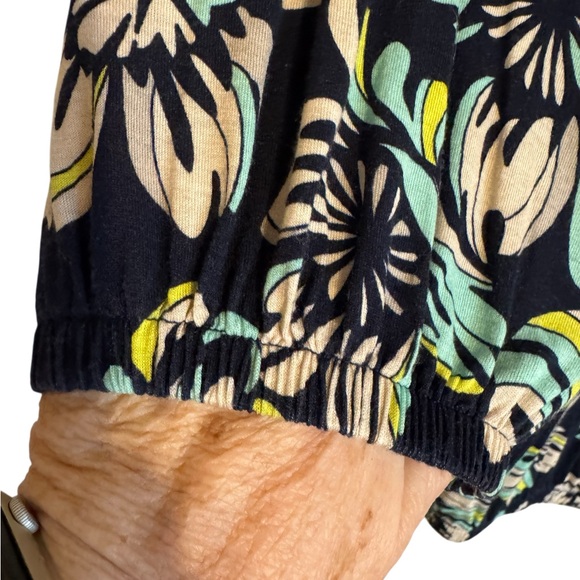 Ann Taylor Navy Floral Print Spring/Summer Top XLARGE      #4 - Picture 4 of 8